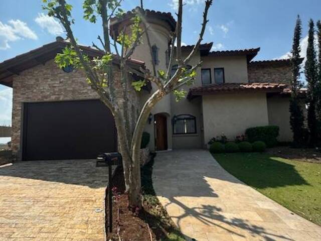 #103 - Casa para Venda em Santana de Parnaíba - SP