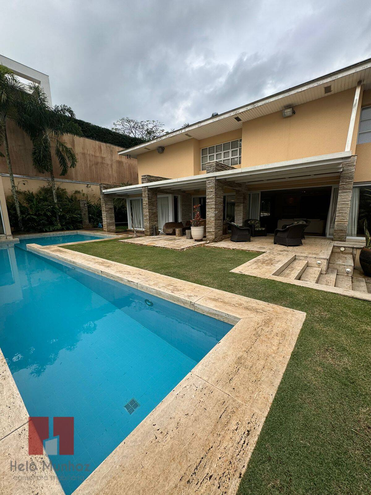 Casa à venda e aluguel com 4 quartos, 942m² - Foto 1